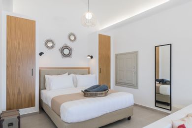 Nefeli Suite with Caldera View & Hot Tub