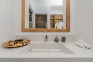 Penelope Suite with Hot Tub