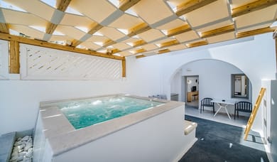 Elegant Suite with Hot Tub