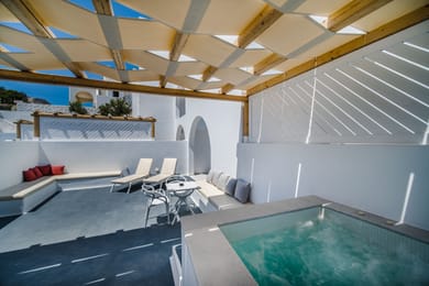 Elegant Suite with Hot Tub