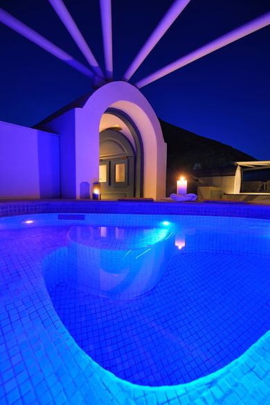 Luxury Maisonette Jacuzzi with seperate bedrooms
