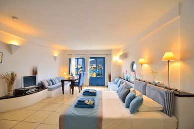 Luxury Maisonette Jacuzzi with seperate bedrooms