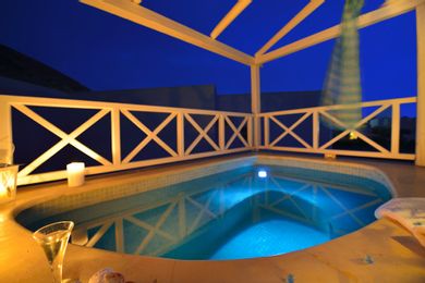 Luxury Maisonette Jacuzzi with seperate bedrooms