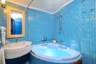 Maisonette with bath tub jacuzzi