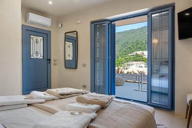 Honeymoon Suite with Jacuzzi & Sea View