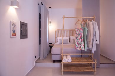 Deluxe Suite with Private Yard & Jet Tub