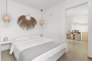 Kallisti Deluxe Suite with Private Outdoor Hot Tub