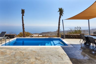 Villa Assyrtiko with private heated pool