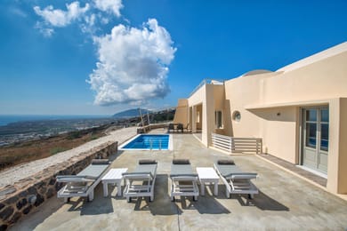 Villa Assyrtiko with private heated pool