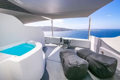 Deluxe Suite with Outdoor Hot Tub