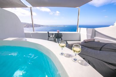 Deluxe Suite with Outdoor Hot Tub