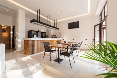 The Wine Hotel - Image 5