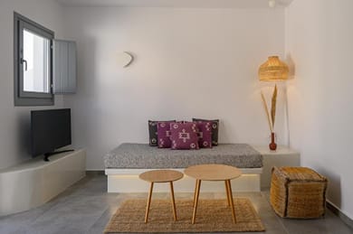 Thoe Oia Suites - Image 2