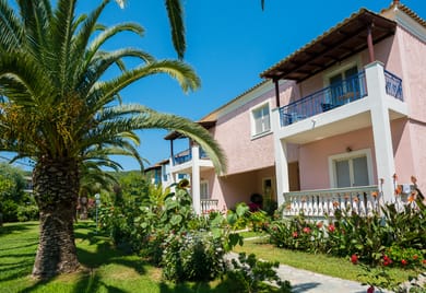 Three Stars Beach Hotel - Image 4