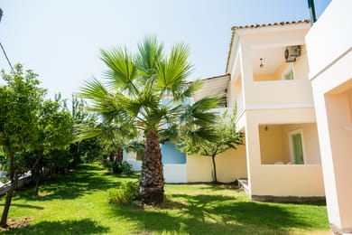 Three Stars Beach Hotel - Image 6