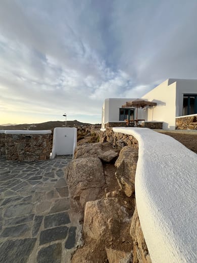 Thronos Suites - Image 2