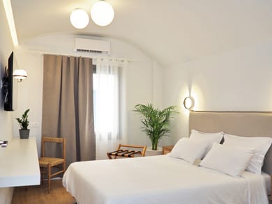 1864 Superior Triple Apartment