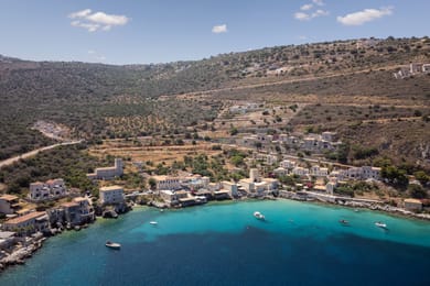 Trapela Limeni, Luxury Suites - Image 2