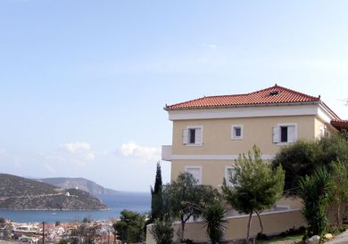 Treehouse Holiday Homes - Image 7