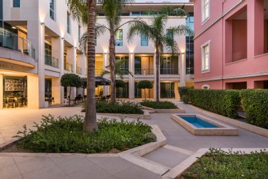 Trianon Luxury Apartments & Suites - Image 3