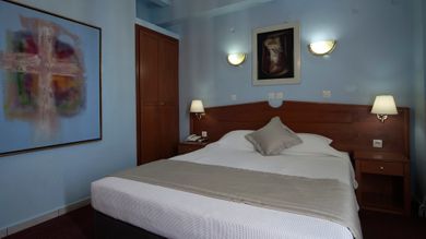 Triton Hotel Piraeus - Image 4