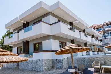 Trizonia Bay Hotel - Image 3
