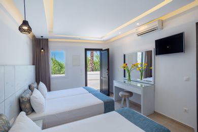 Triple Studio with Private Terrace and Outdoor Jacuzzi