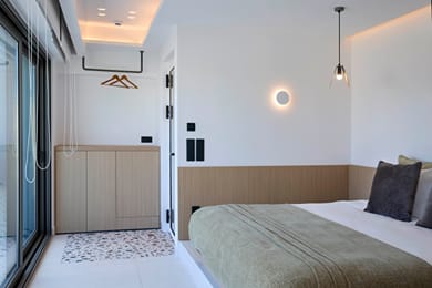 Twinn Downtown Piraeus - Image 2