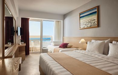 Triple Room with Sea View
