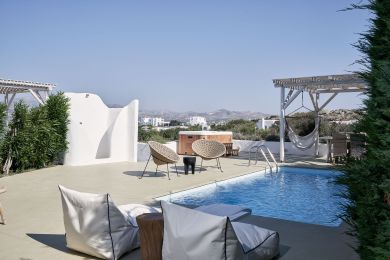 Honeymoon Suite Lake View Private Pool & Outdoor Jacuzzi