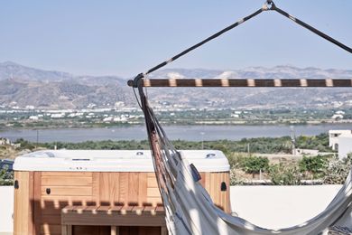 Honeymoon Suite Lake View Private Pool & Outdoor Jacuzzi