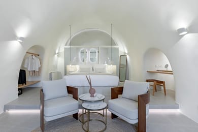 Deluxe Suite with Indoor Jacuzzi