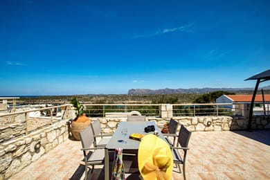 Vagioni Seaside Villa - Image 6