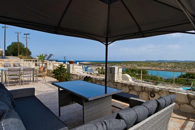 Vagioni Seaside Villa - Image 5