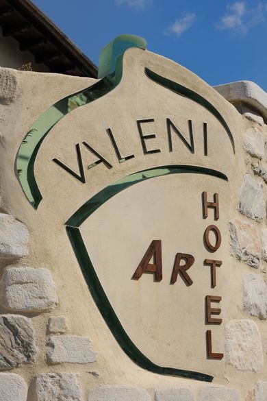 Valeni Boutique Hotel - Image 2