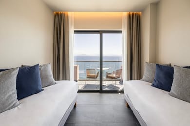 Family Room with bunk beds and sliding door Sea View