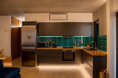 Varkiza Gallery Suite - Image 4