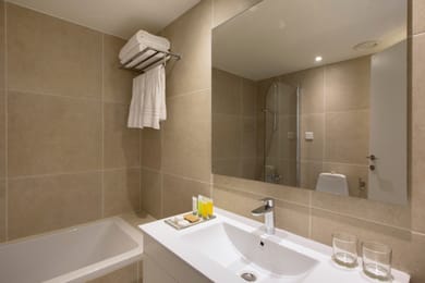 Deluxe Twin Room with Side Sea View