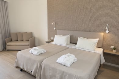 Deluxe Twin Room with Side Sea View
