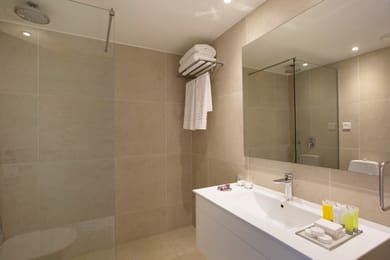 Twin Room with Partial Sea View (Family Share)