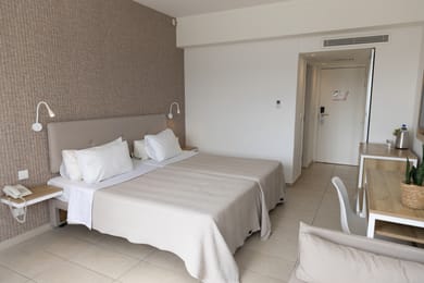 Twin Room with Partial Sea View (Family Share)