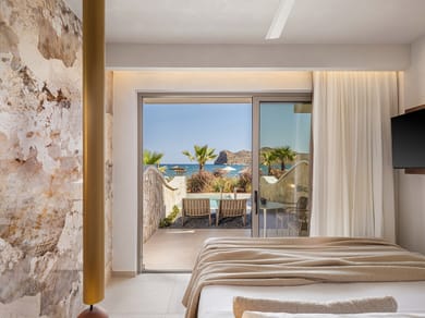 Horizon Sea Front Suite Private Pool