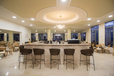 V Hotel Delphi - Image 2