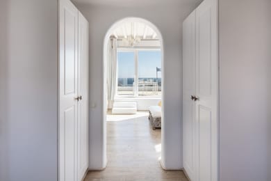 14 Suites | Bedrooms Exclusive use of the entire Estate