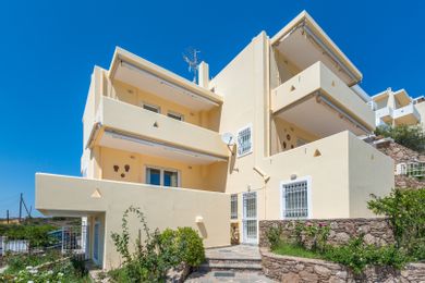 Villas in Sounio - Image 2