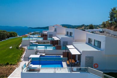 Villa D'Oro Luxury Villas & Suites - Image 2