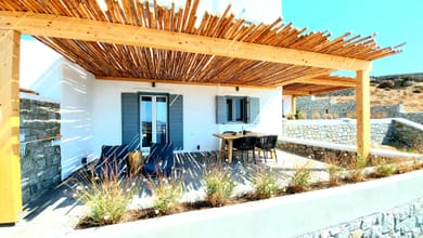 Two Bedroom Maisonette Sharing Pool & Sea View