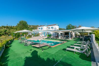 Akis Villa Studios & Apartments With Pool