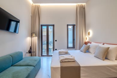 Deluxe Suite with Indoor Jacuzzi - City View | Rethymnon Old Town