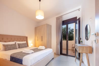 Paris Seaview Apartment with outdoor Jacuzzi | Rethymno Town